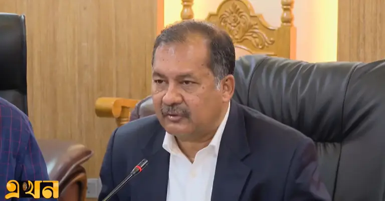 কথা বলছেন তথ্যমন্ত্রী